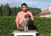 Vctor Fabre, desde Guadalajara (Mxico) hasta Espaa, visitando Da Volvoreta. El cachorro con casi 3 meses de edad. Schnauzer mediano sal y pimienta. 12-10-2004